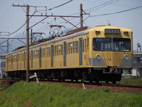懐かしい黄色い電車の旅
