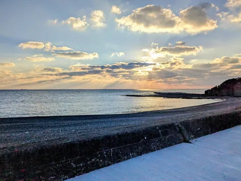 雲間から差し込む光の海