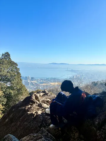 山頂からの街と空の眺め