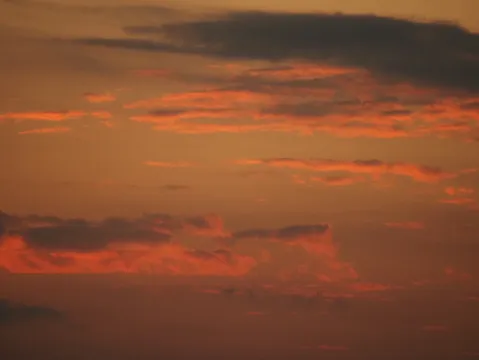 茜色の空、雲のグラデーション