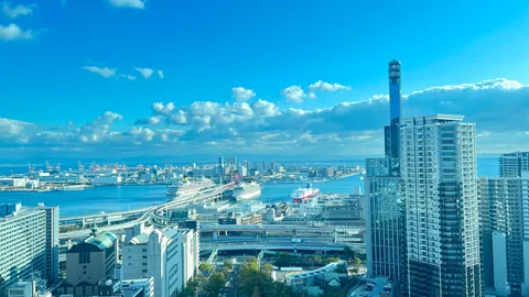 青空に浮かぶ港の時間