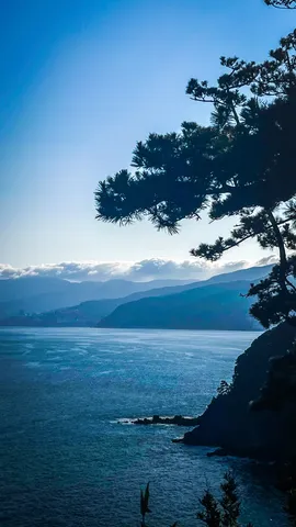 静寂の海と山のグラデーション