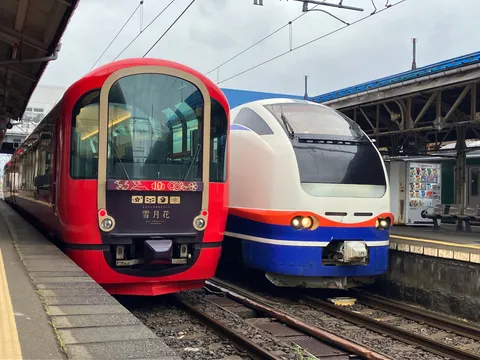 駅で出会う二つの顔