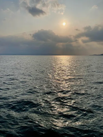 海と光の静かな刻印