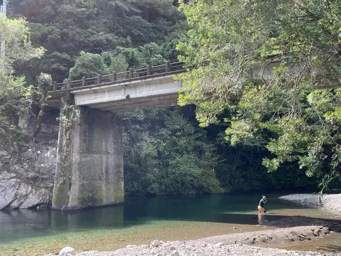 川