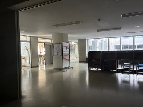 静寂に包まれた学びの空間
