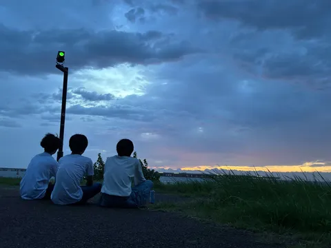 青い夕暮れの余白