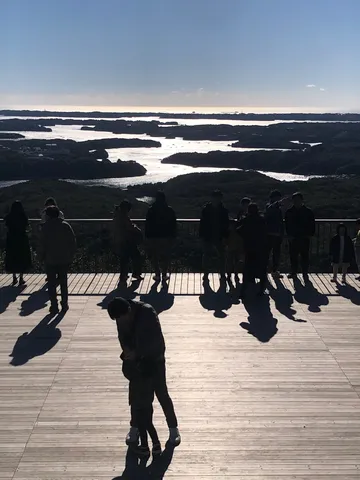 海と影がつむぐ刻の景