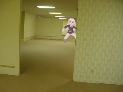 廊下に浮かぶ異世界の影