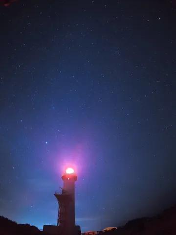 星降る夜の灯台守