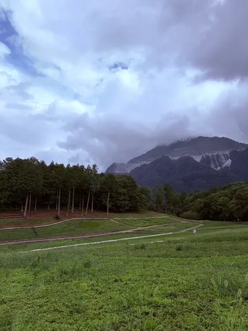 山と草原の静かな息吹