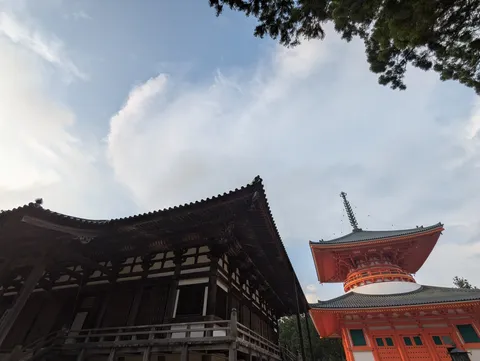 青空に映える古都の趣