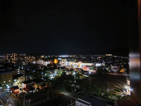 夜景に溶け込む街の灯り