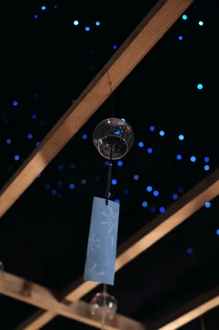 星空に揺れる風鈴の音色