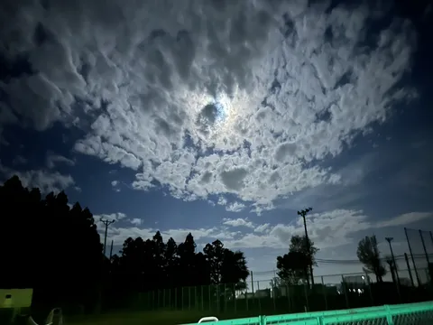 雲の隙間から覗く光