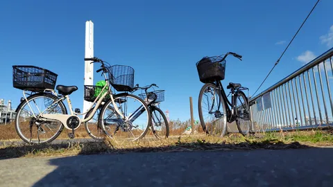 空と自転車、いつもの風景