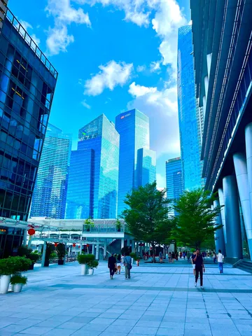 青い高層街の風景