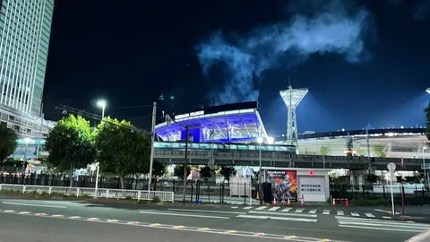 夜空を彩るスタジアムの光