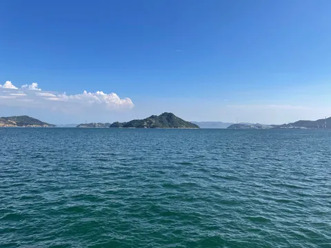 海と島と空のグラデーション