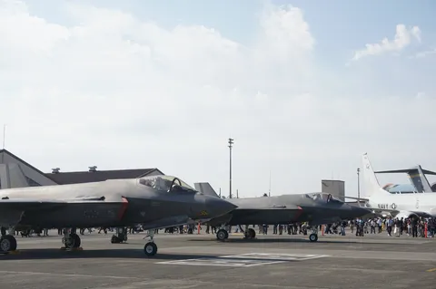 戦う翼、悠久の空