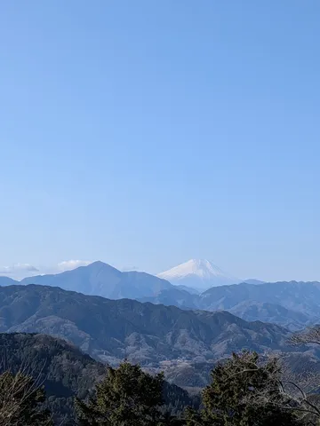 悠久の山並みと富士の雄姿
