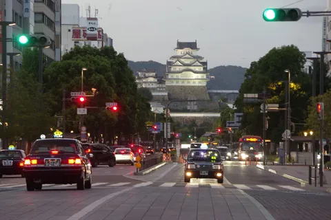 お城と街の光が交錯する瞬間