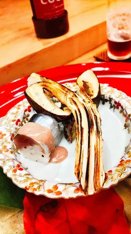 焼けたエリンギと謎のソース