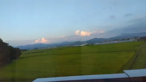 夕暮れ空と田園風景