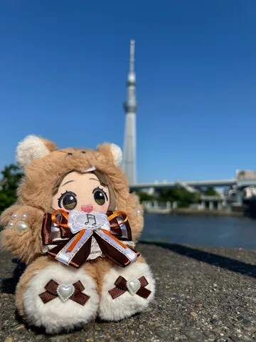 スカイツリーとぬいぐるみの散歩