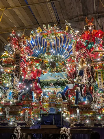 光まとう祭礼の華
