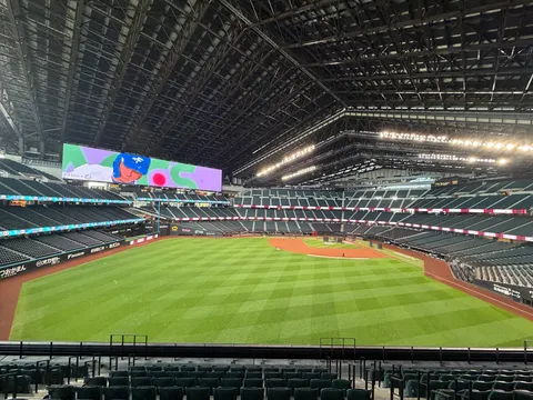 次の熱狂を待つスタジアム