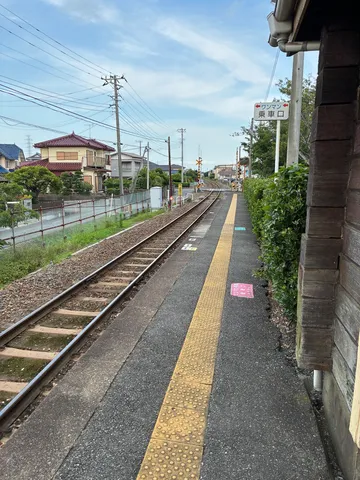 ローカル線の夕暮れ、静かな駅