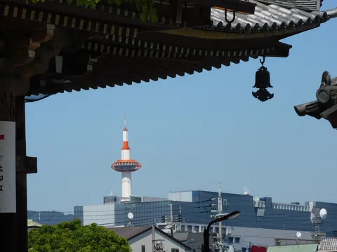 古都の空にそびえるランドマーク