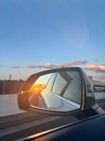 ミラー越しの夕焼けロード