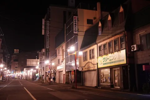 夜の街角の温度感