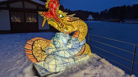 雪夜に降臨、光る守り神
