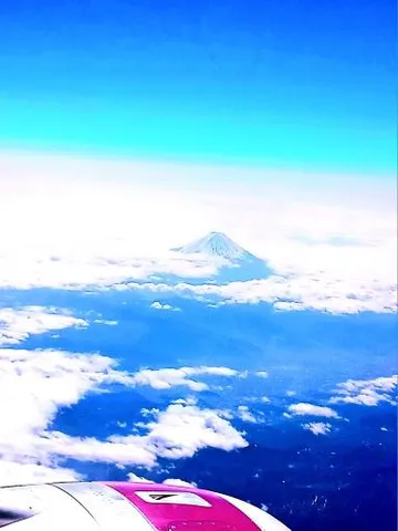 雲海越しの山影