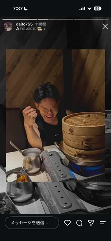 熱気あふれる食卓の瞬間