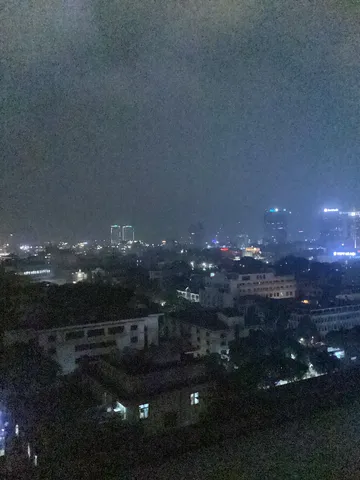 夜景に溶ける街の灯り