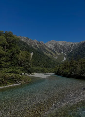 山風と清流の青い瞬間