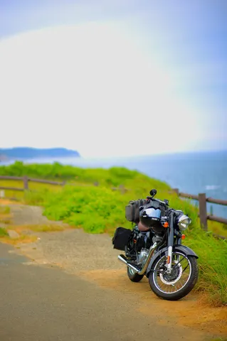 海風を走る一台の影