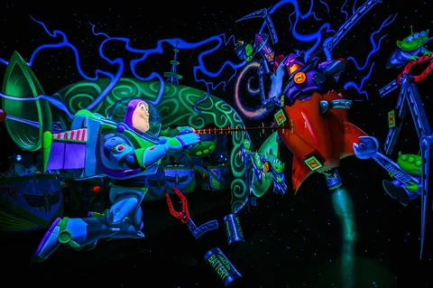 バズとエイリアン、宇宙の戦い！