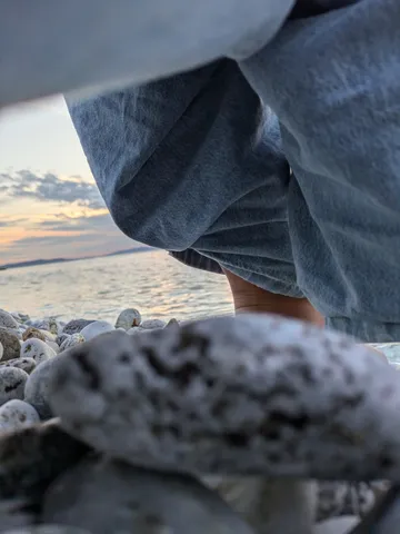 石ころと海、そして私の気配
