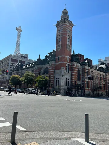 青空に映える歴史的建築