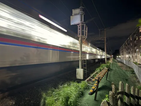 疾走する夜の光跡