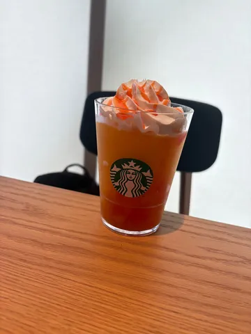 オレンジ色の誘惑、ホイップクリーム添え