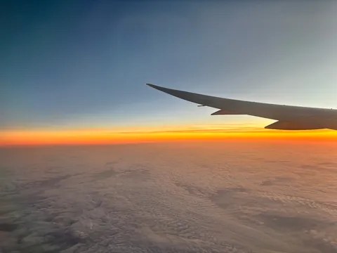 機窓からのマジックアワー