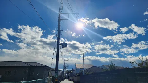 電線と青空のコントラスト