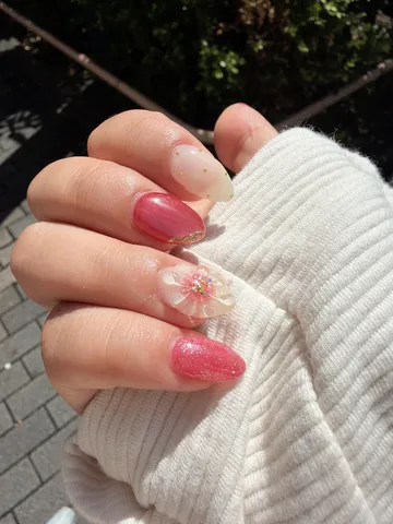 陽光を透かす花の指先