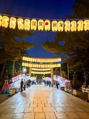 幻想的な夜の初詣